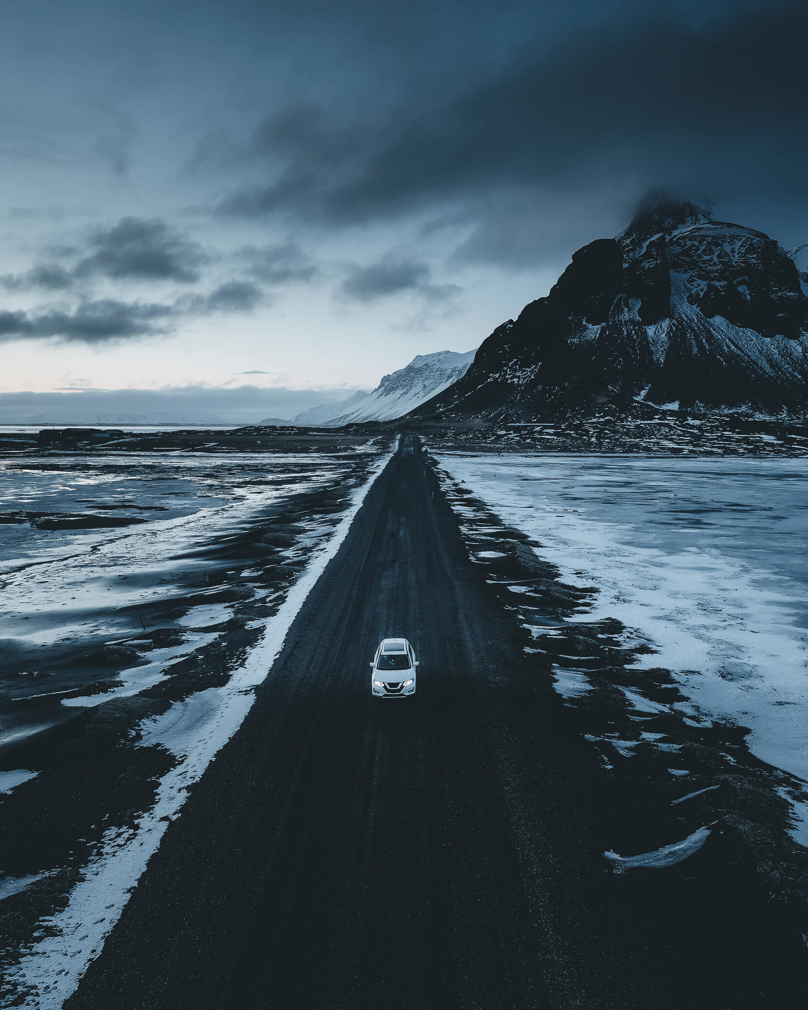 car-driving-down-a-black-road-on-the-icelandic-coa-2022-12-15-23-22-52-utc (1) (1) Taxi Geneva Airport - Taxi Genève Aéroport